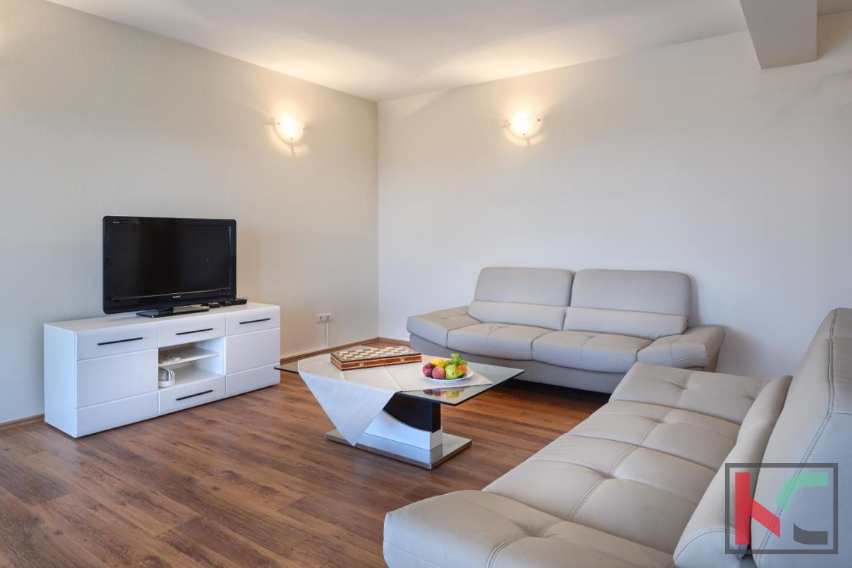 Istria, zona Parenzo, villa con piscina 160 m2 in una posizione tranquilla, #vendita