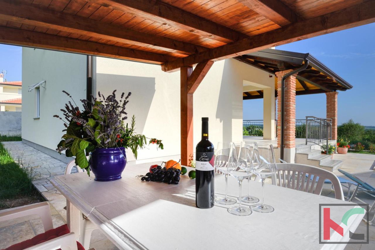Istria, zona Parenzo, villa con piscina 160 m2 in una posizione tranquilla, #vendita
