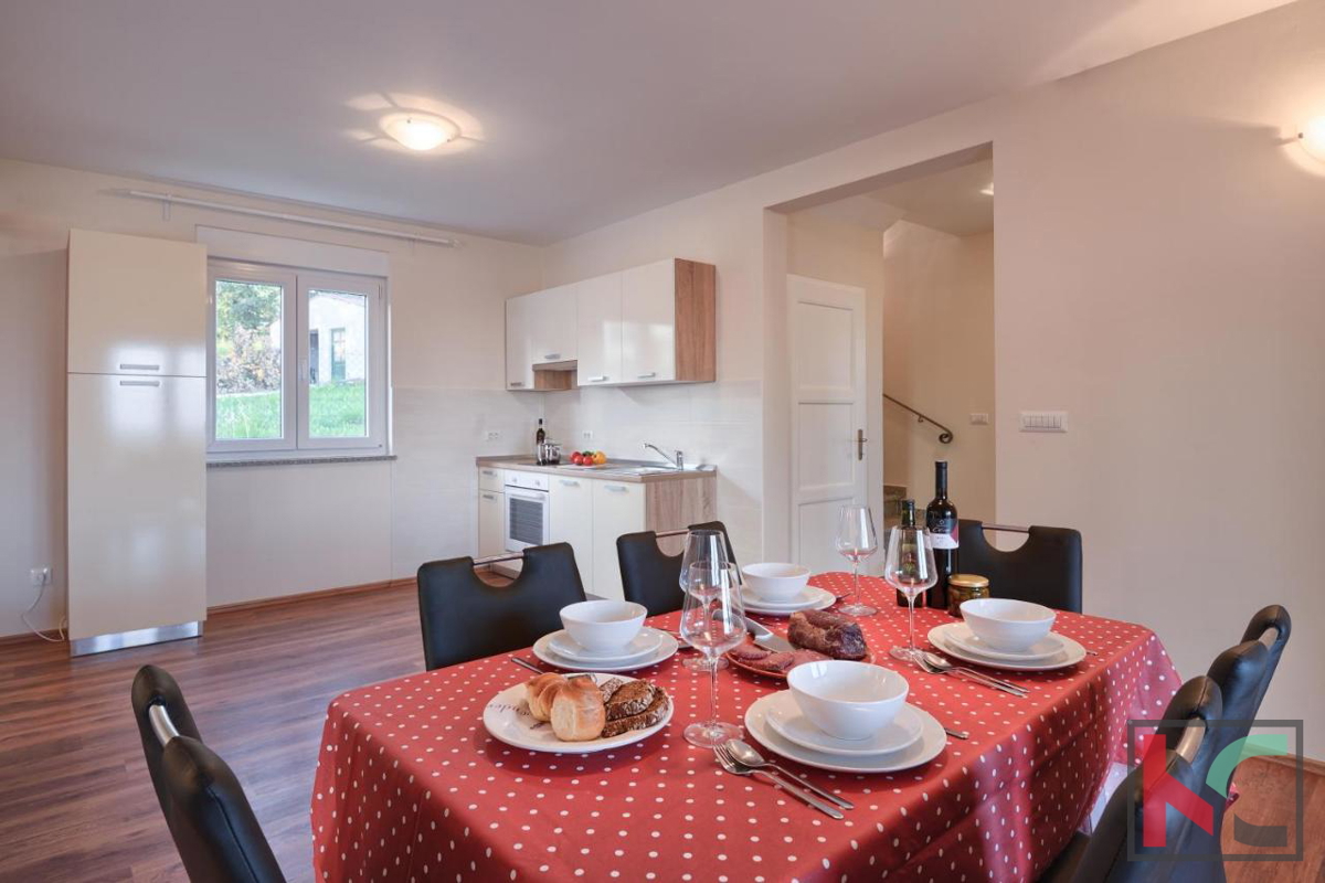 Istria, zona Parenzo, villa con piscina 160 m2 in una posizione tranquilla, #vendita
