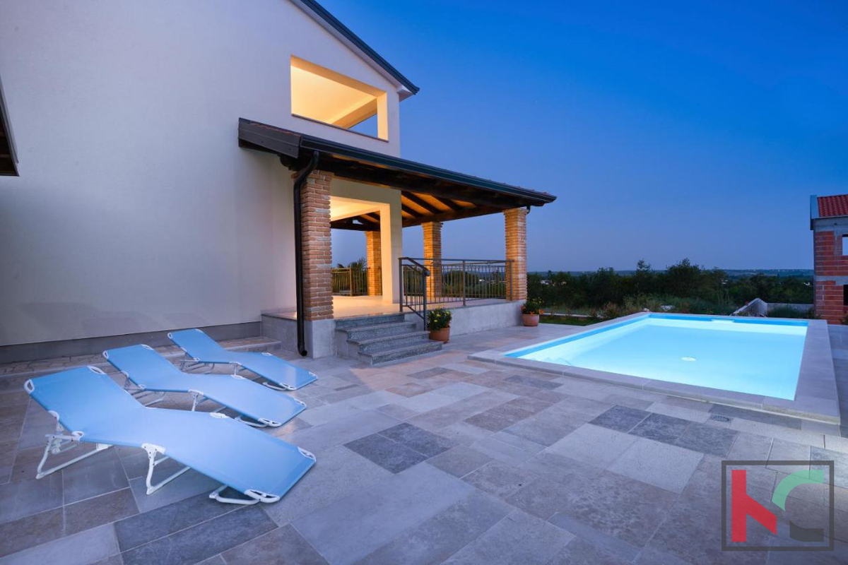 Istria, zona Parenzo, villa con piscina 160 m2 in una posizione tranquilla, #vendita