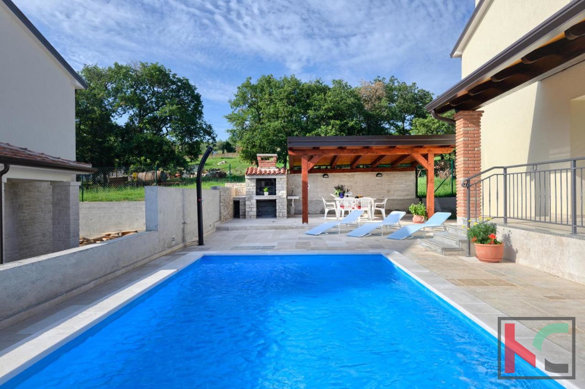 Istria, zona Parenzo, villa con piscina 160 m2 in una posizione tranquilla, #vendita