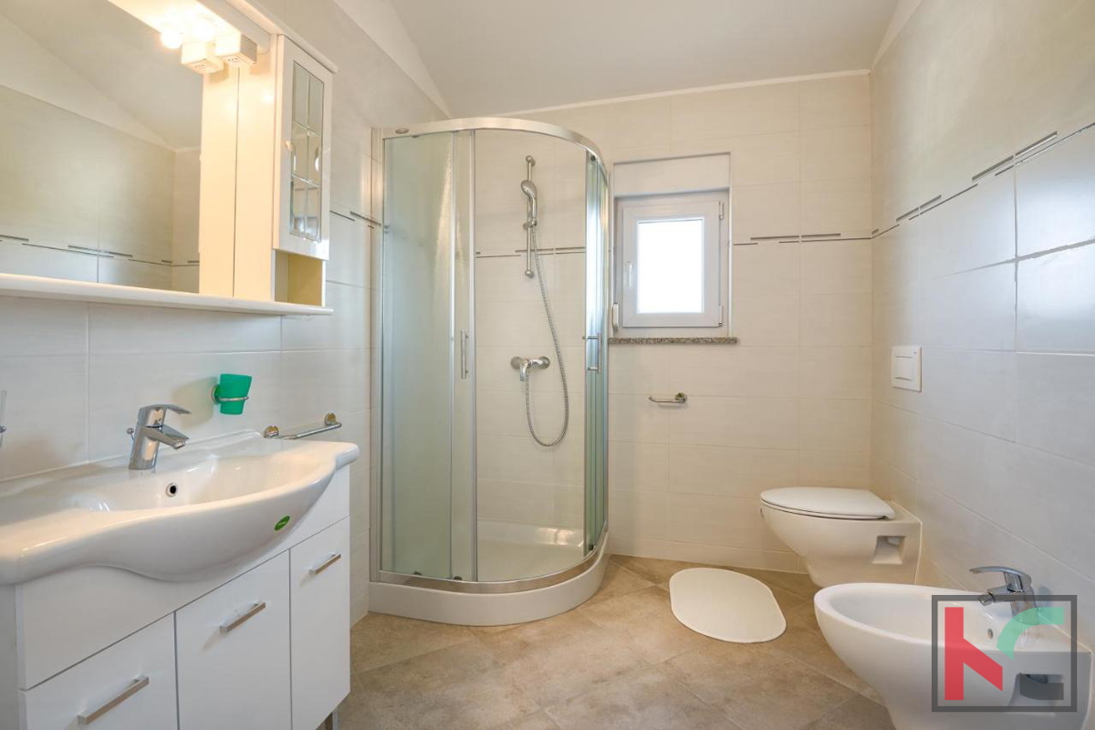 Istria, zona Parenzo, villa con piscina 160 m2 in una posizione tranquilla, #vendita