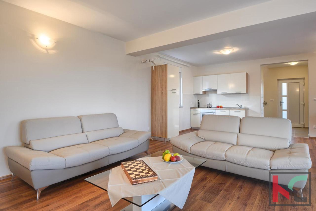 Istria, zona Parenzo, villa con piscina 160 m2 in una posizione tranquilla, #vendita