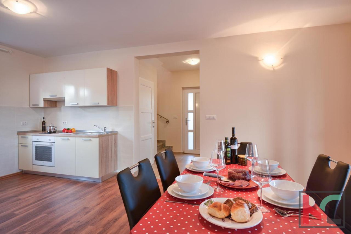 Istria, zona Parenzo, villa con piscina 160 m2 in una posizione tranquilla, #vendita