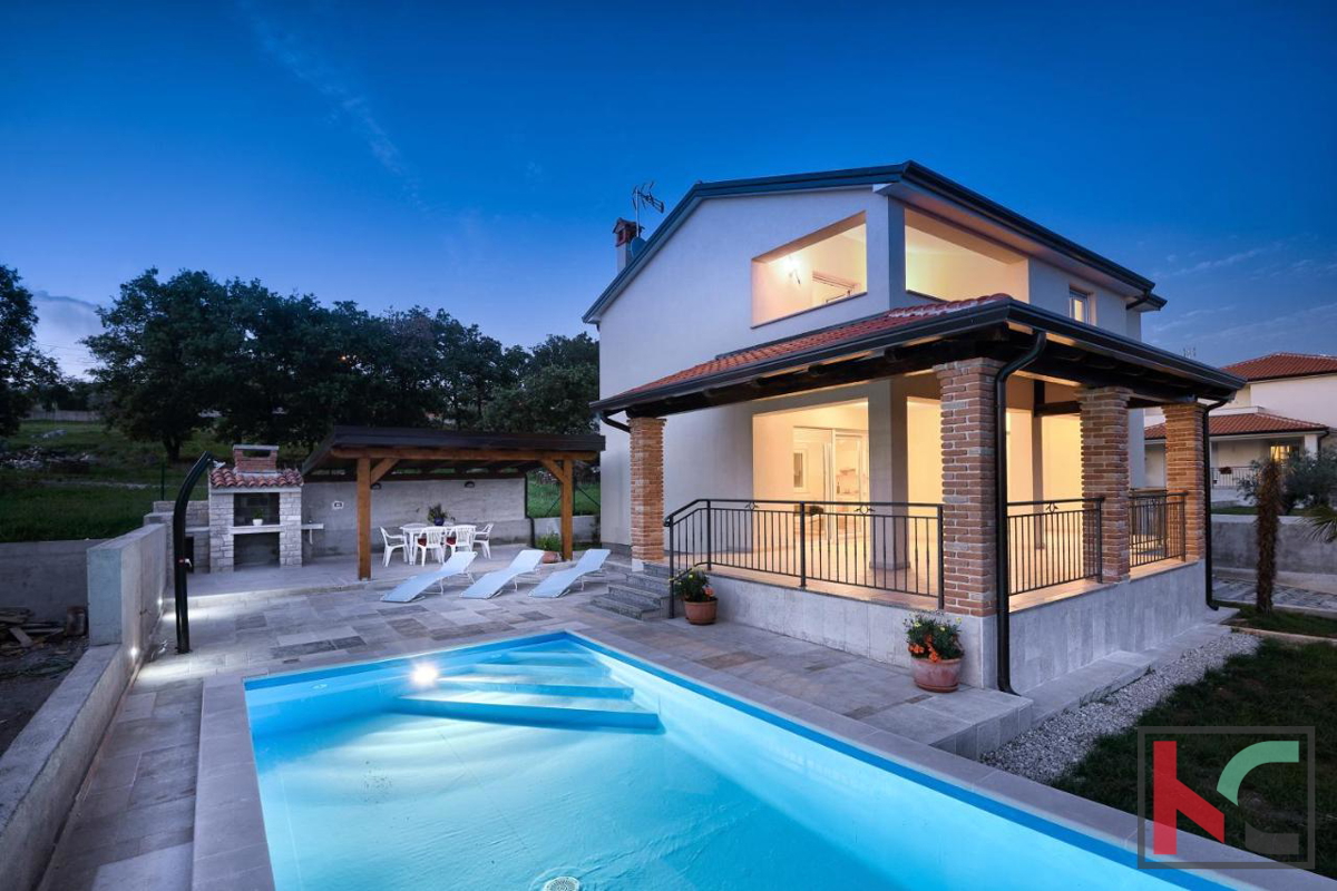 Istria, zona Parenzo, villa con piscina 160 m2 in una posizione tranquilla, #vendita