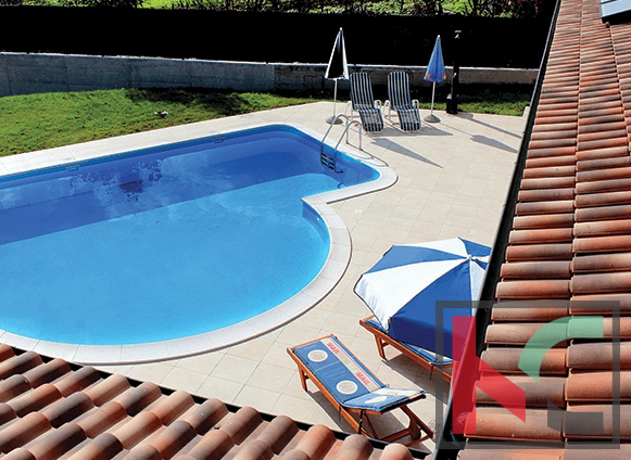 Gimino, bellissima villa isolata con ampio giardino, parco giochi e piscina su un terreno di 2350 m2 #in vendita