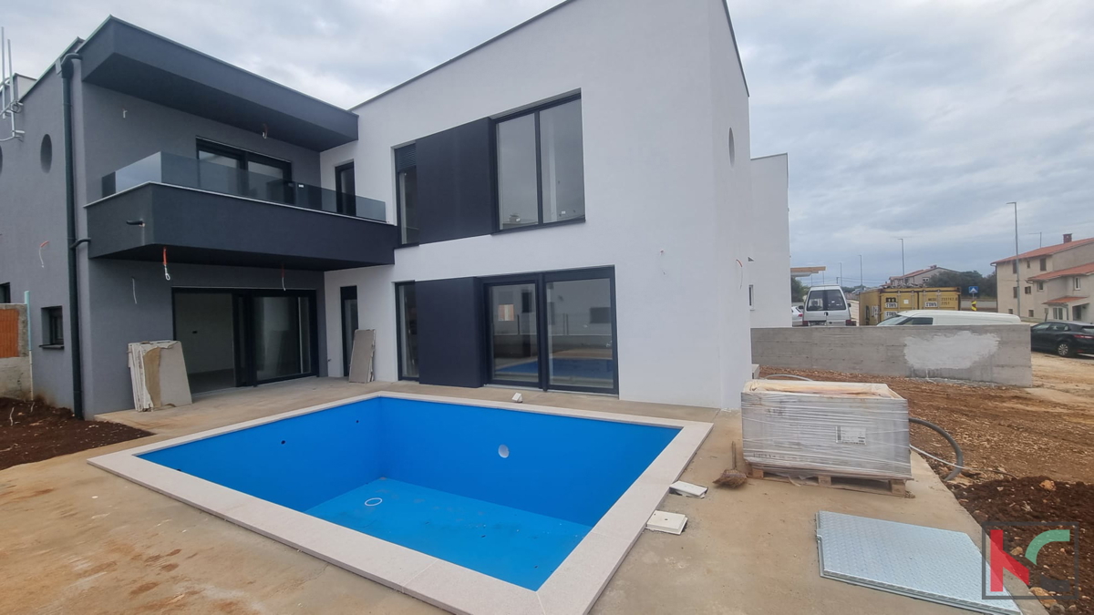 Istria, Ližnjan, casa duplex moderna, 180m2 con piscina, # in vendita