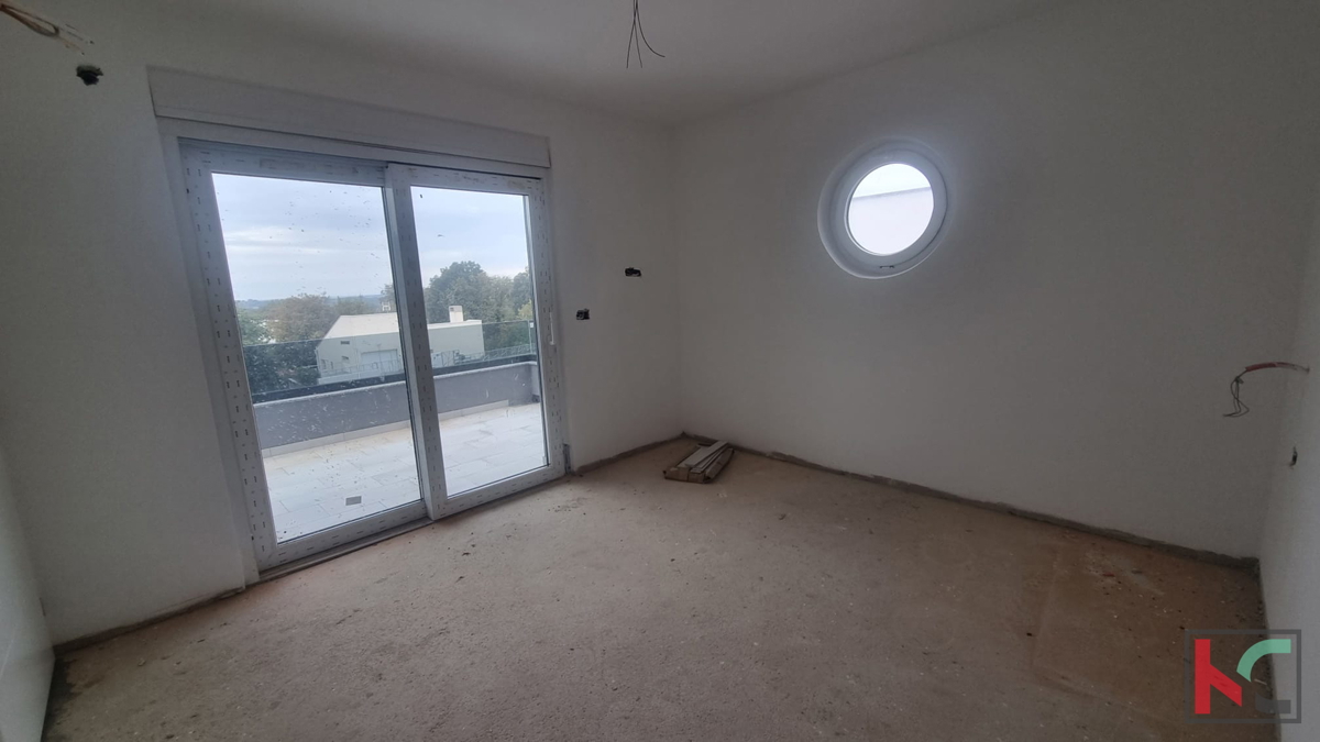 Istria, Ližnjan, casa duplex moderna, 180m2 con piscina, # in vendita