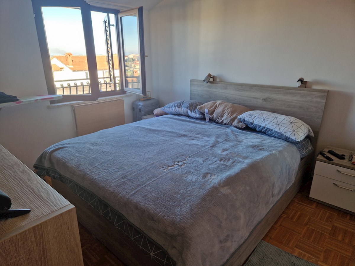 Vista panoramica al mare e alla citta vecchia