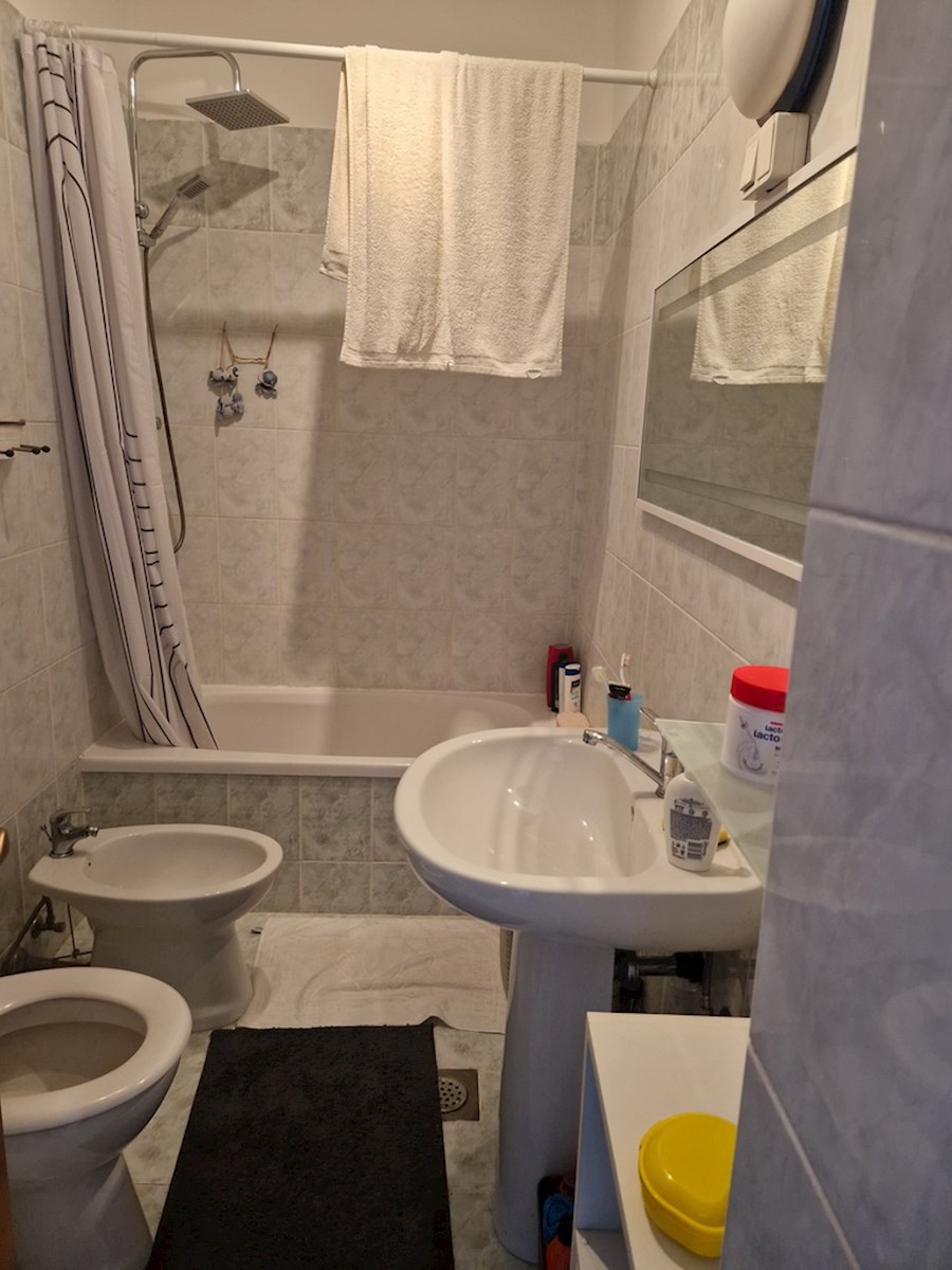 Vista panoramica al mare e alla citta vecchia