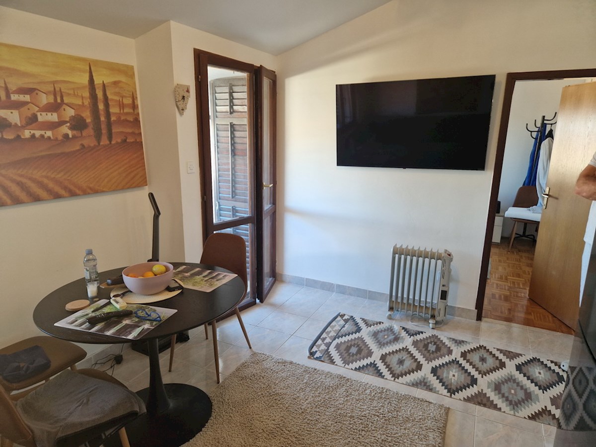 Vista panoramica al mare e alla citta vecchia