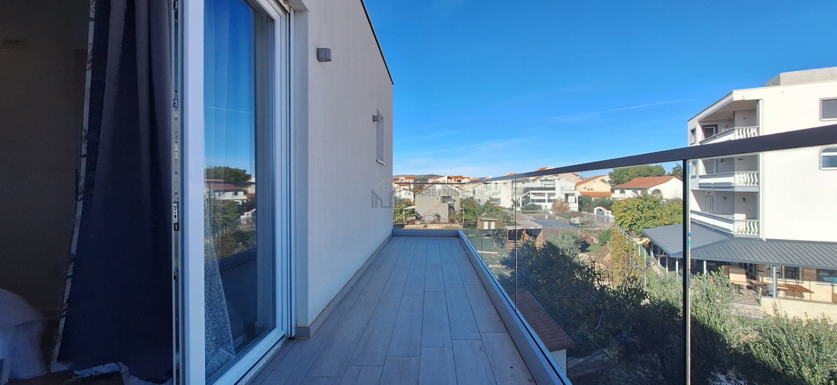 VODICE, SRIMA, APPARTAMENTO 100 M DALLA MARE E DALLA SPIAGGIA