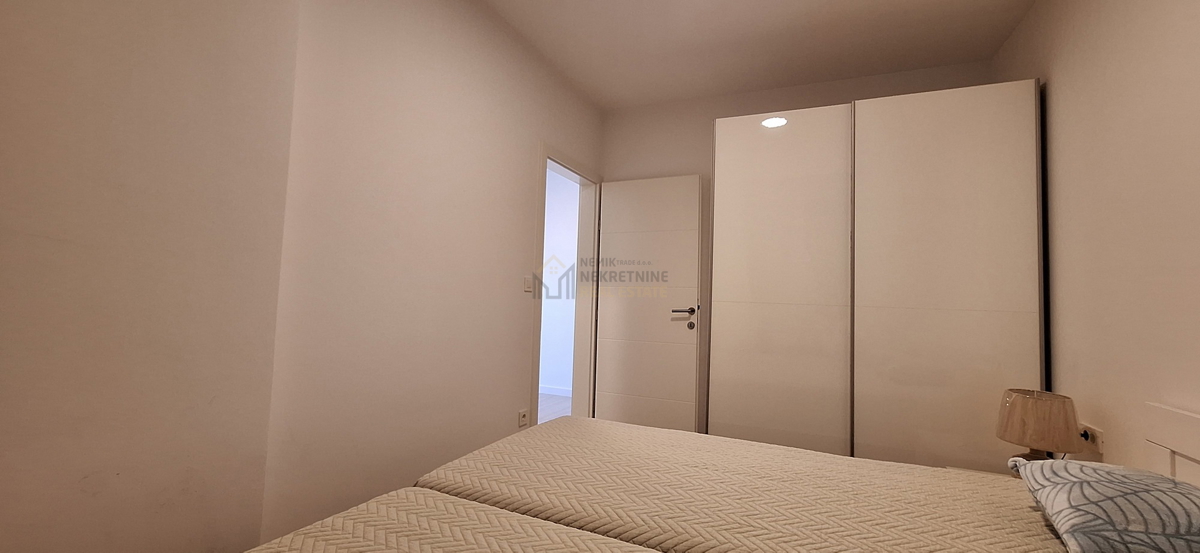 VODICE, SRIMA, APPARTAMENTO 100 M DALLA MARE E DALLA SPIAGGIA