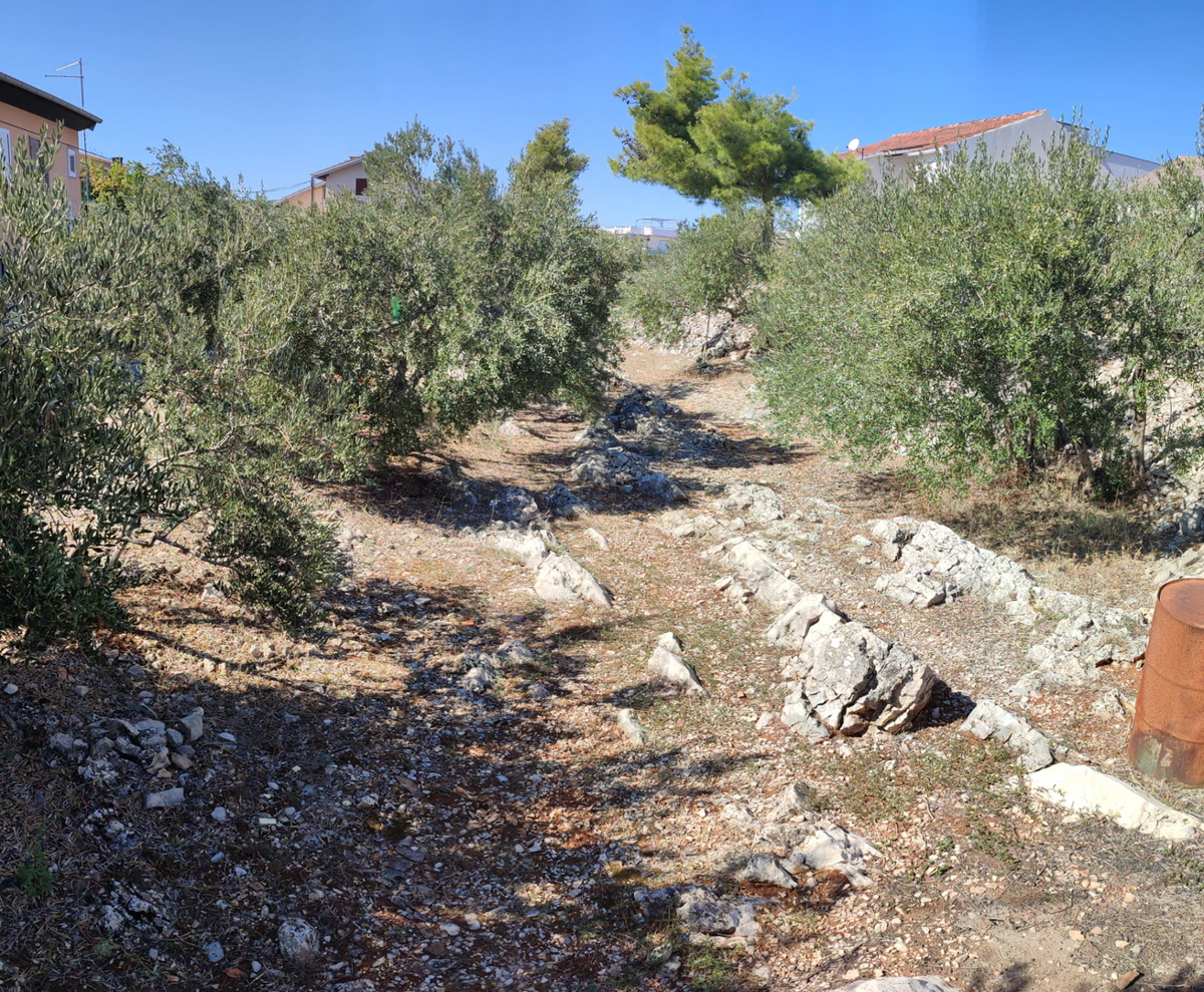 Vodice, terreno edificabile non lontano dal centro