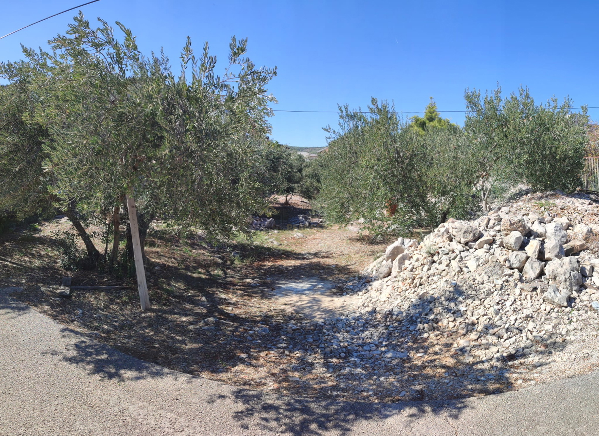 Vodice, terreno edificabile non lontano dal centro