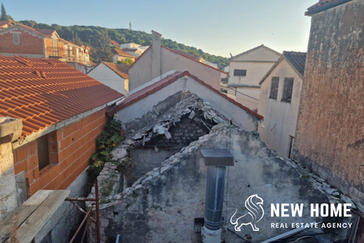 Casa in pietra da adattare in ottima posizione