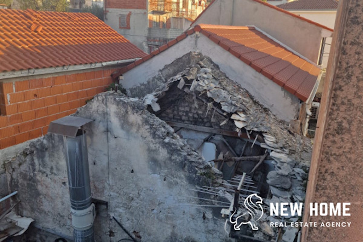 Casa in pietra da adattare in ottima posizione