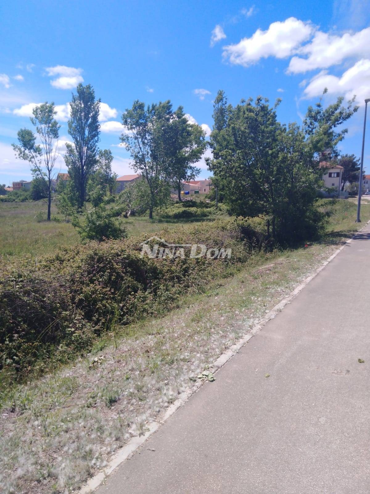 Talijanski: Terreno edificabile di 1.746 m² lungo la strada, vicino all'aeroporto