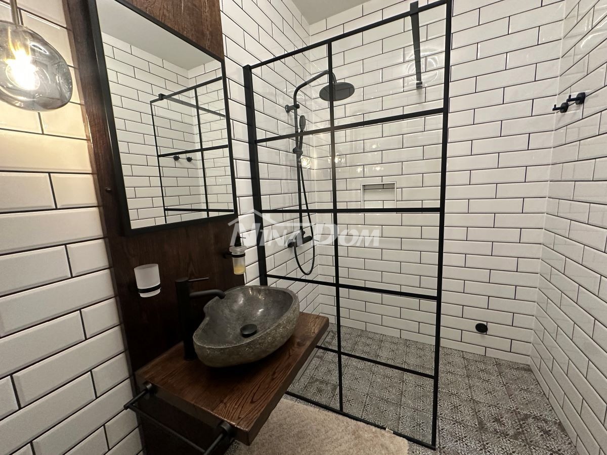 Residenza di Lusso con Piscine, Campo da Tennis e Annesso