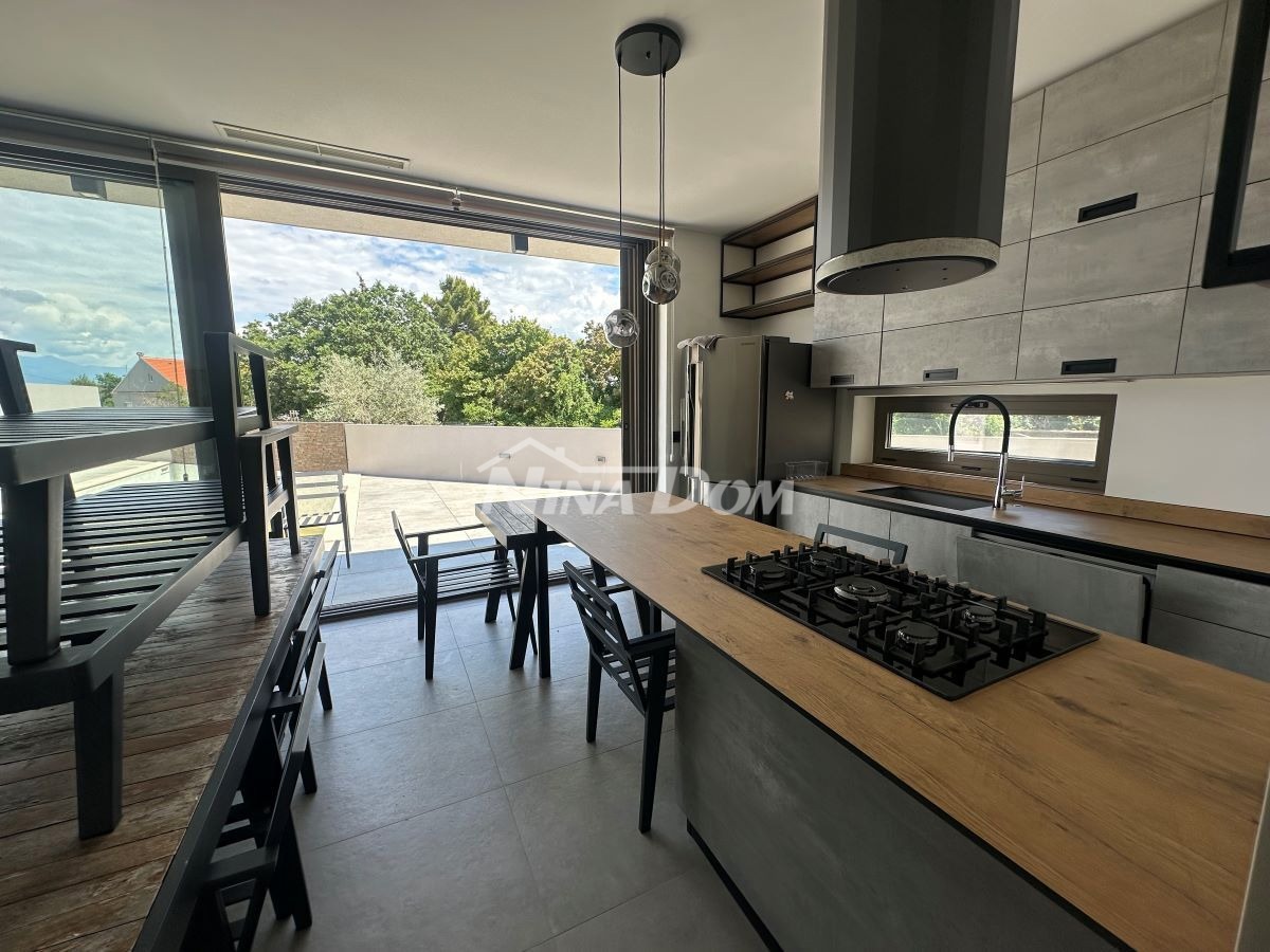 Residenza di Lusso con Piscine, Campo da Tennis e Annesso