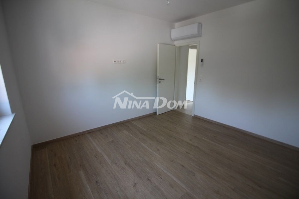 Lato sud dell'isola di Vir, appartamento al 1° piano (acqua e fognatura)