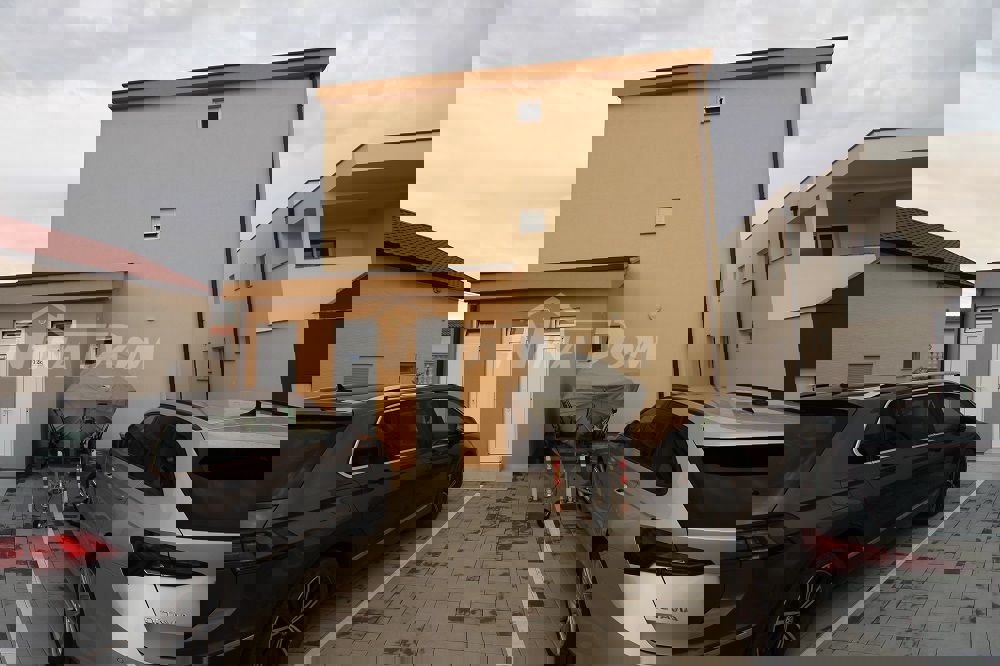 Appartamento lato sud a 254 metri dal mare, acqua e fognatura