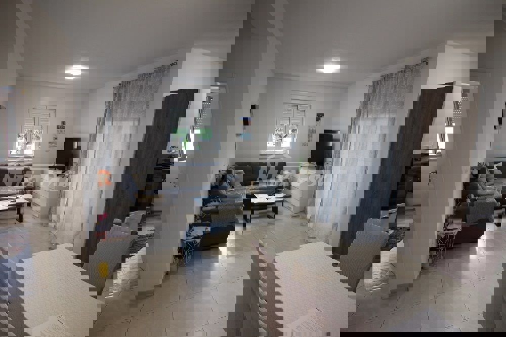 Appartamento lato sud a 254 metri dal mare, acqua e fognatura