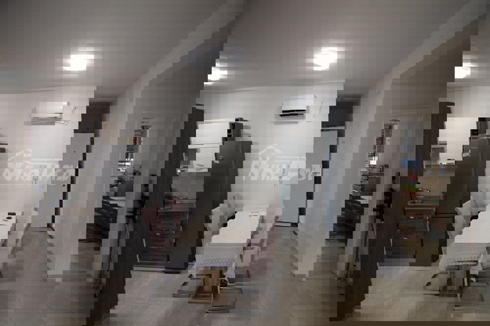 Appartamento lato sud a 254 metri dal mare, acqua e fognatura