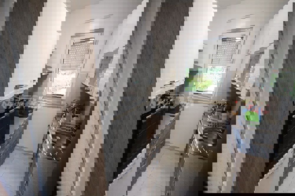 Appartamento lato sud a 254 metri dal mare, acqua e fognatura