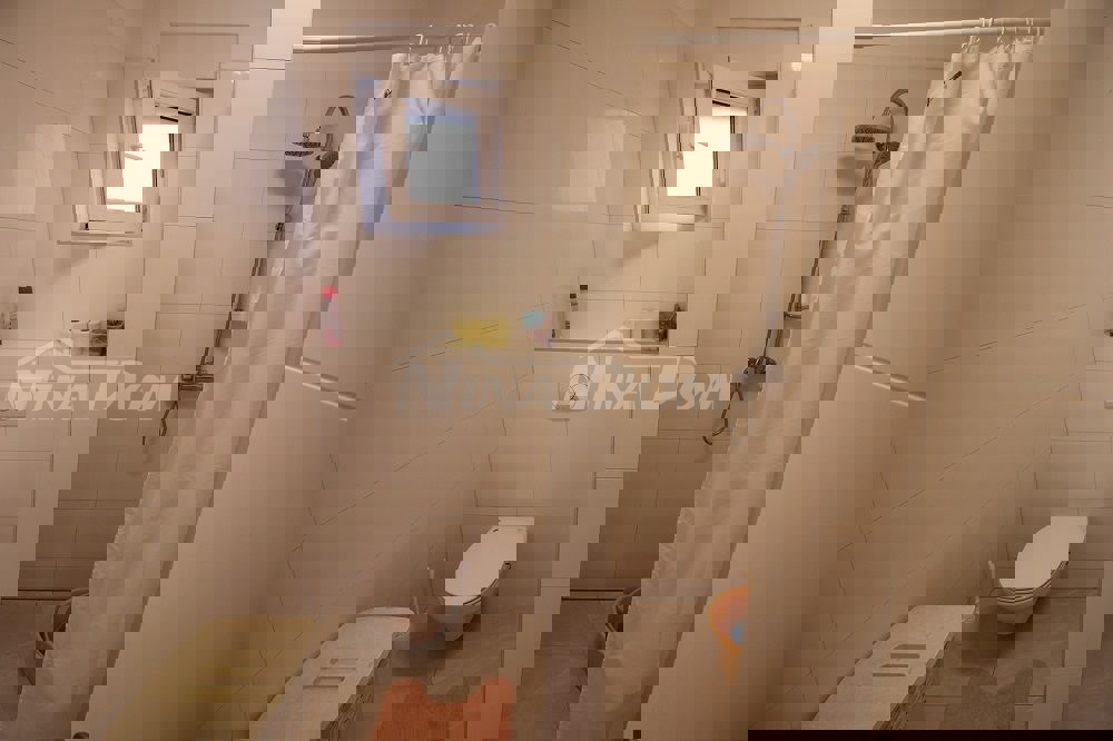 Appartamento lato sud a 254 metri dal mare, acqua e fognatura