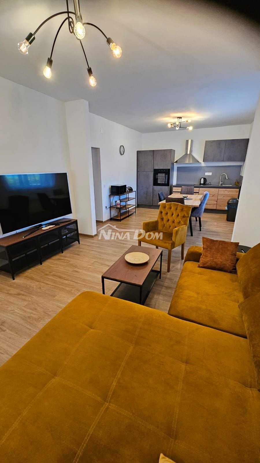 Immobile completamente ristrutturato in ottima posizione.