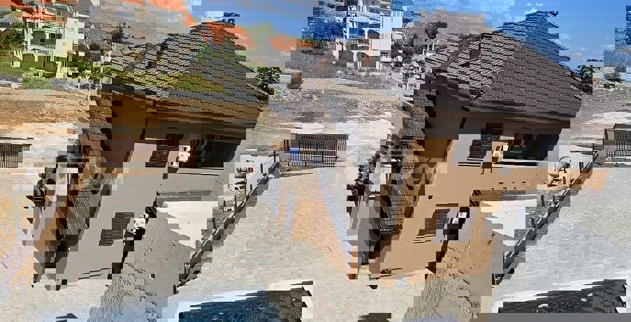 Immobile completamente ristrutturato in ottima posizione.