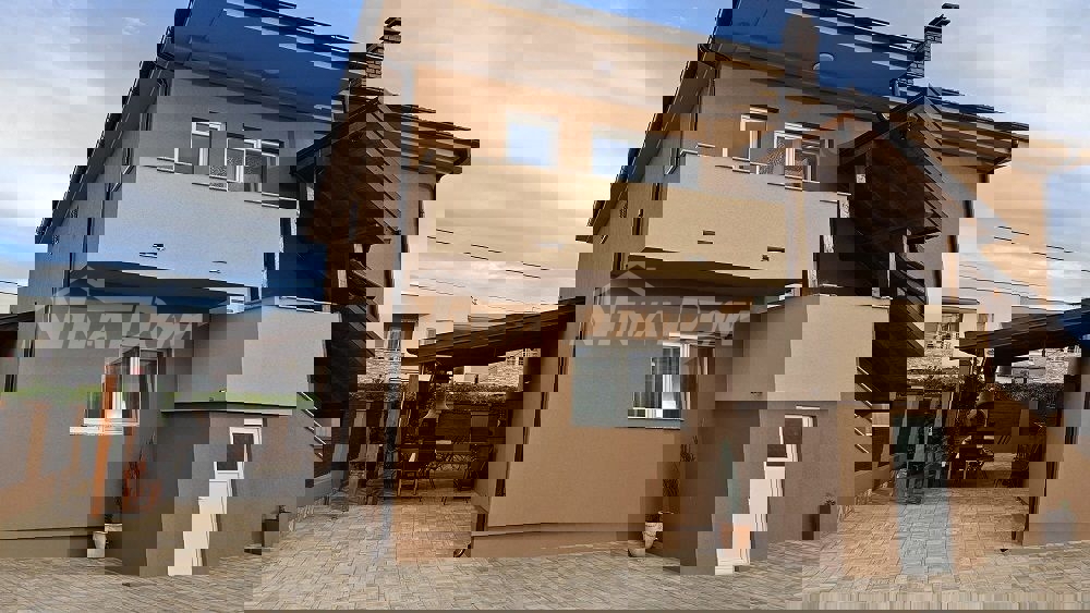 Immobile completamente ristrutturato in ottima posizione.