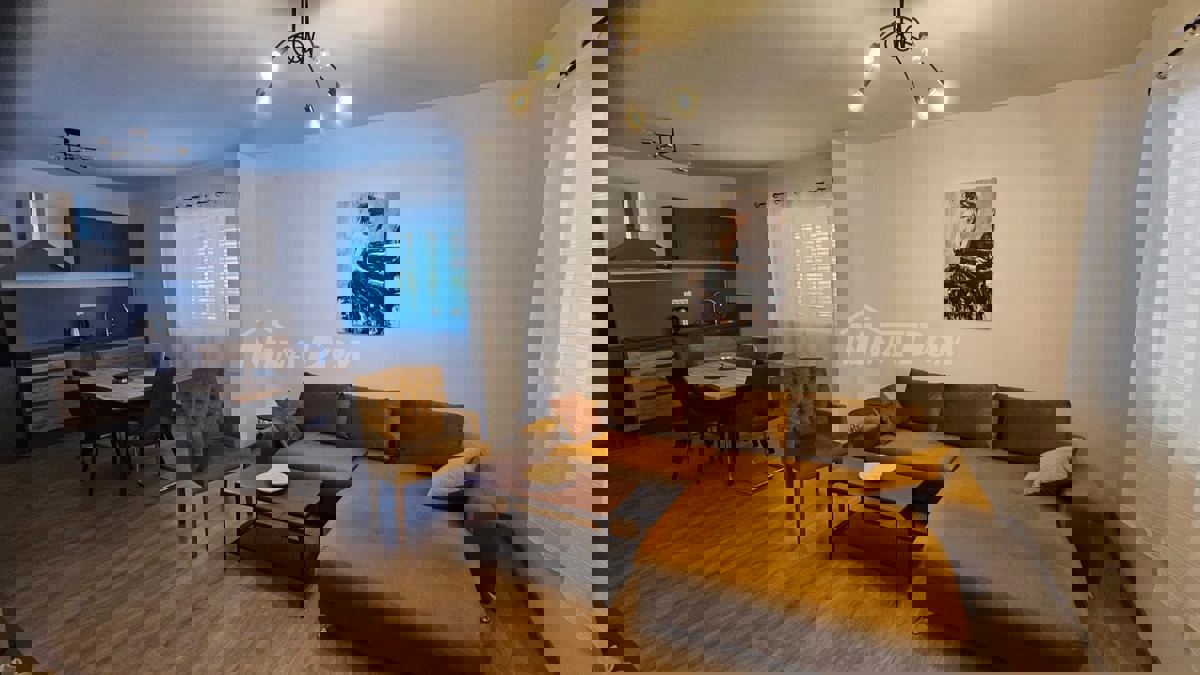 Immobile completamente ristrutturato in ottima posizione.