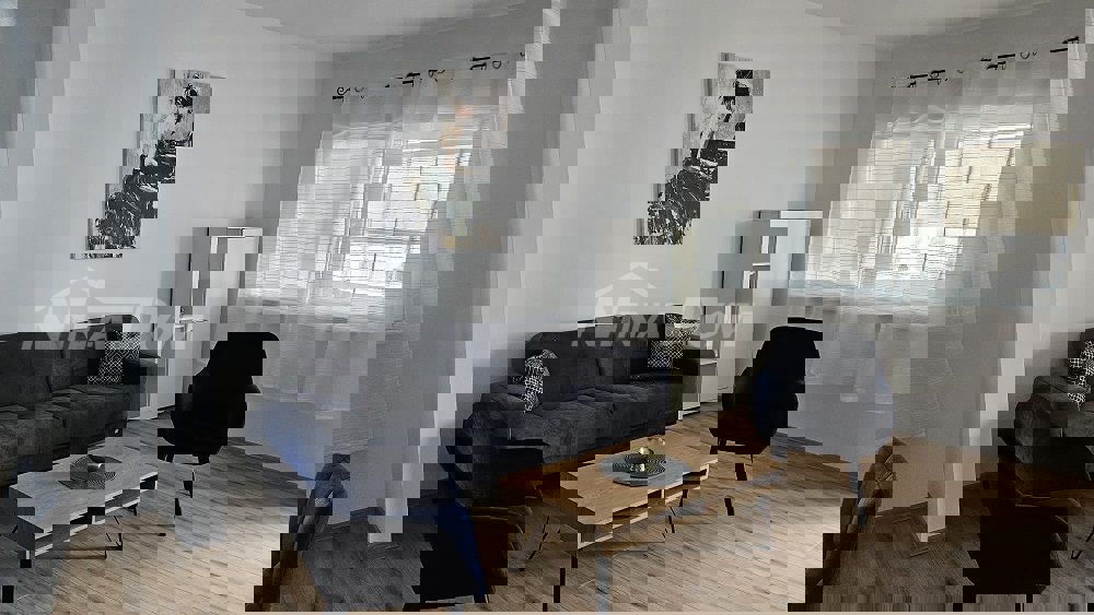 Immobile completamente ristrutturato in ottima posizione.