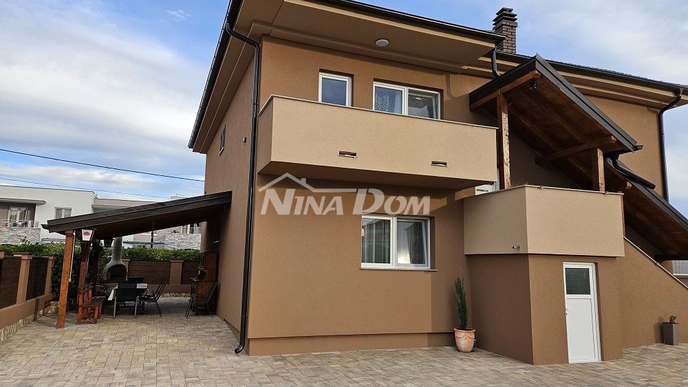 Immobile completamente ristrutturato in ottima posizione.