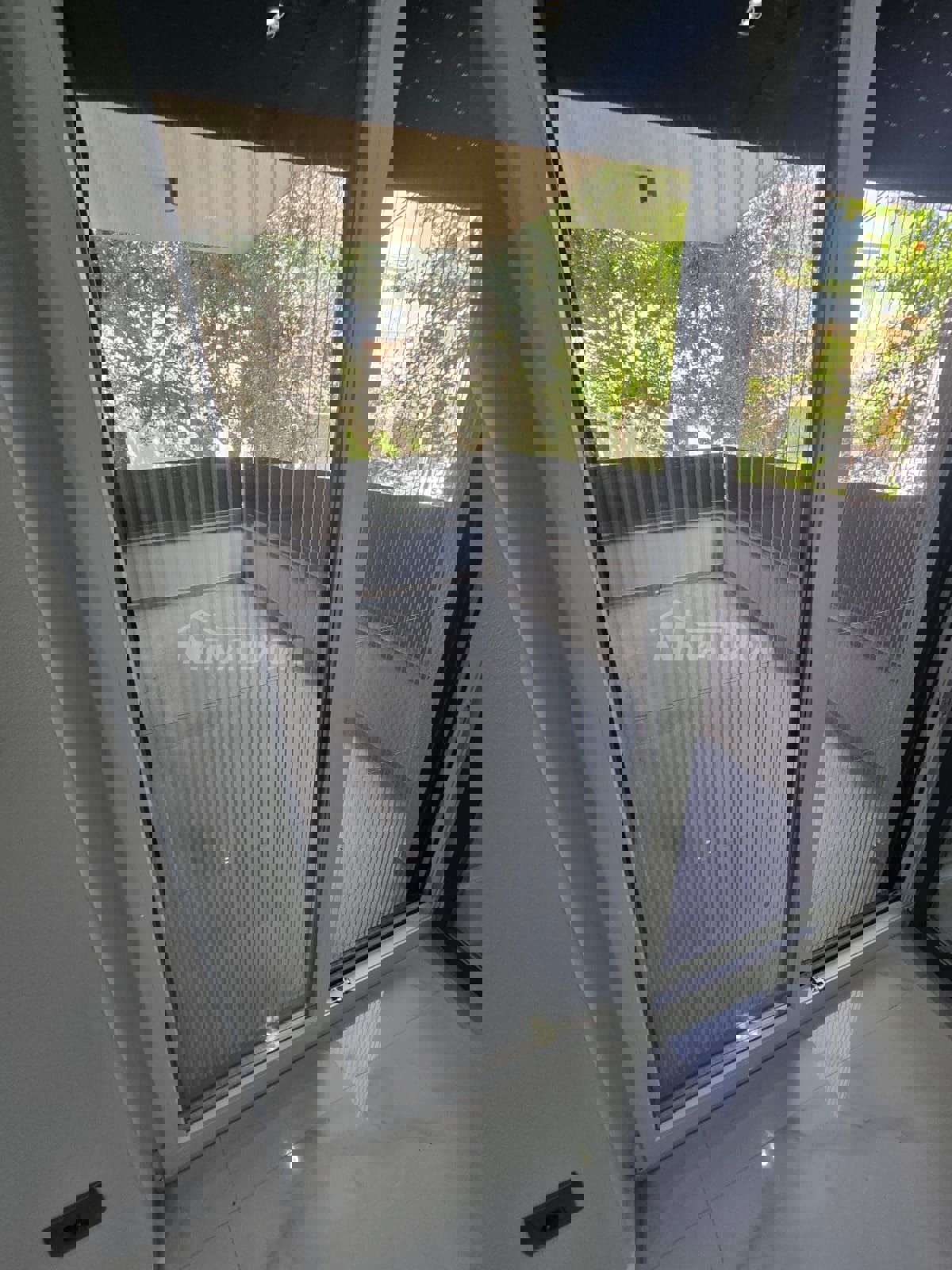 Lato sud, a 50 metri dal mare e dalla spiaggia.