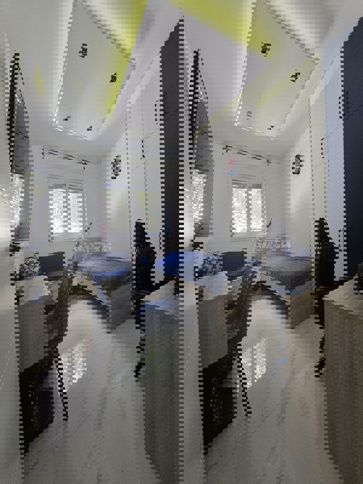 Lato sud, a 50 metri dal mare e dalla spiaggia.