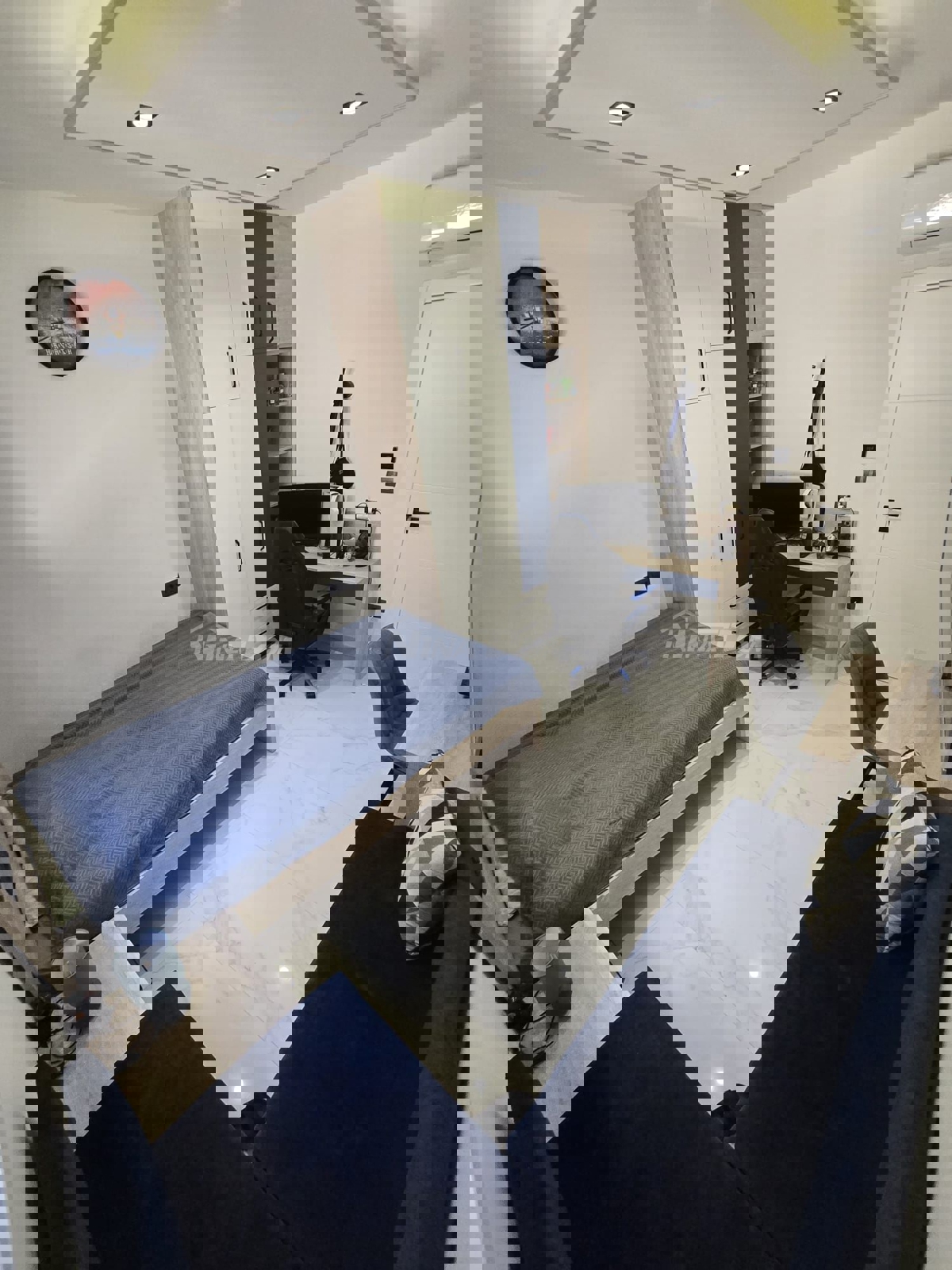 Lato sud, a 50 metri dal mare e dalla spiaggia.