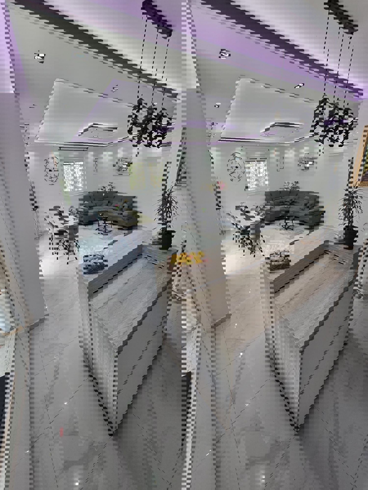 Lato sud, a 50 metri dal mare e dalla spiaggia.