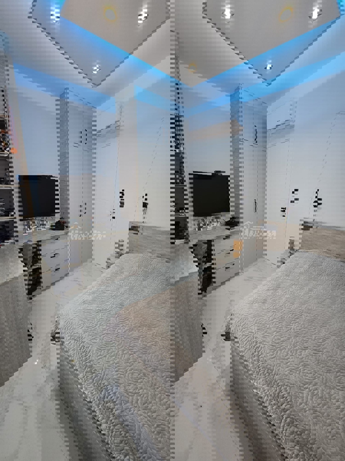 Lato sud, a 50 metri dal mare e dalla spiaggia.