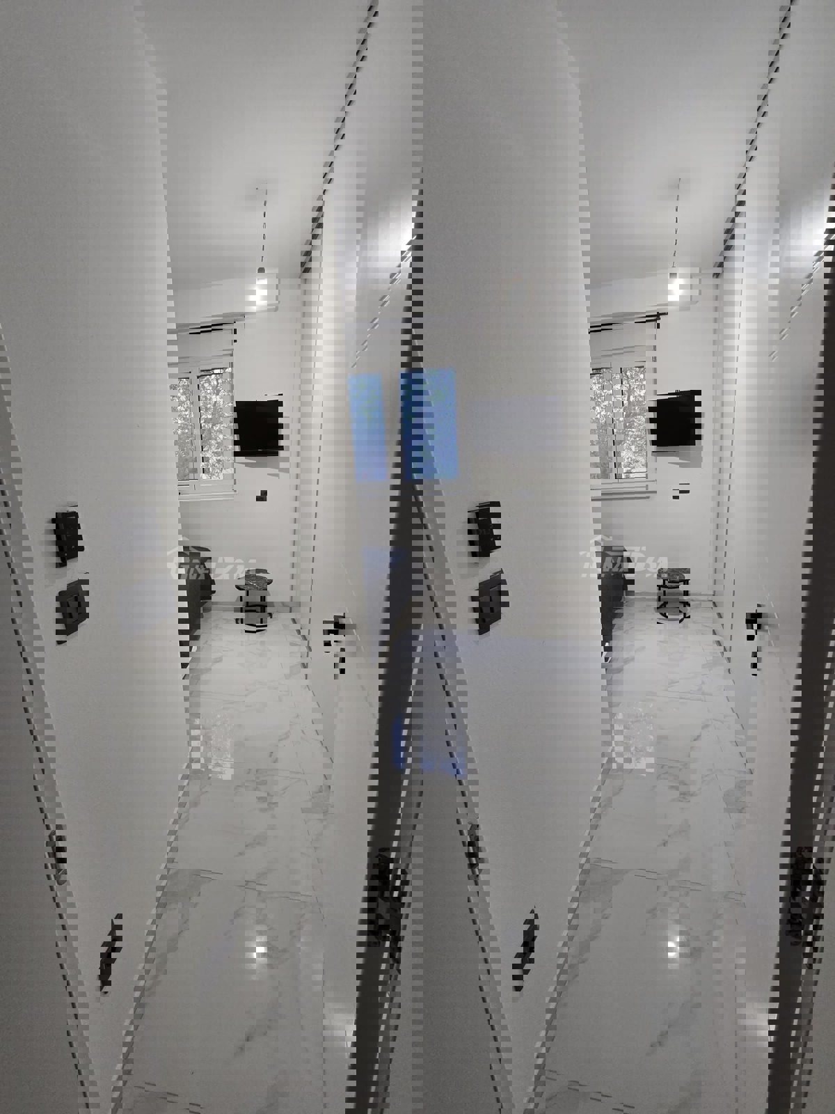 Lato sud, a 50 metri dal mare e dalla spiaggia.