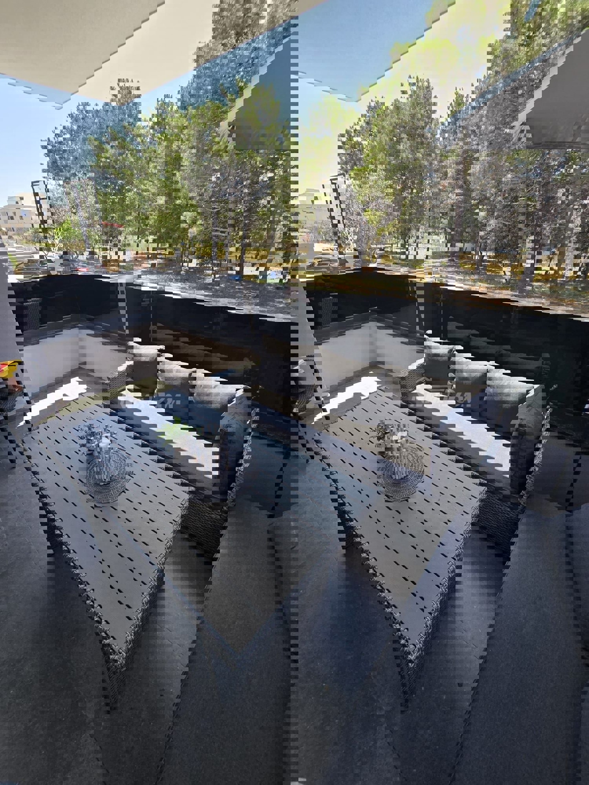 Lato sud, a 50 metri dal mare e dalla spiaggia.