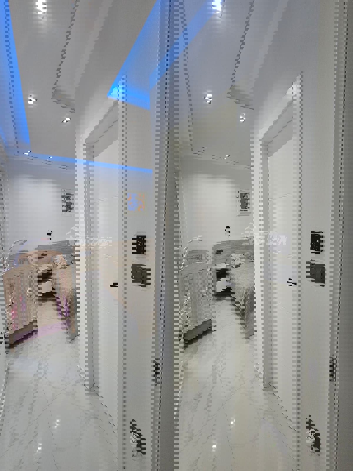 Lato sud, a 50 metri dal mare e dalla spiaggia.