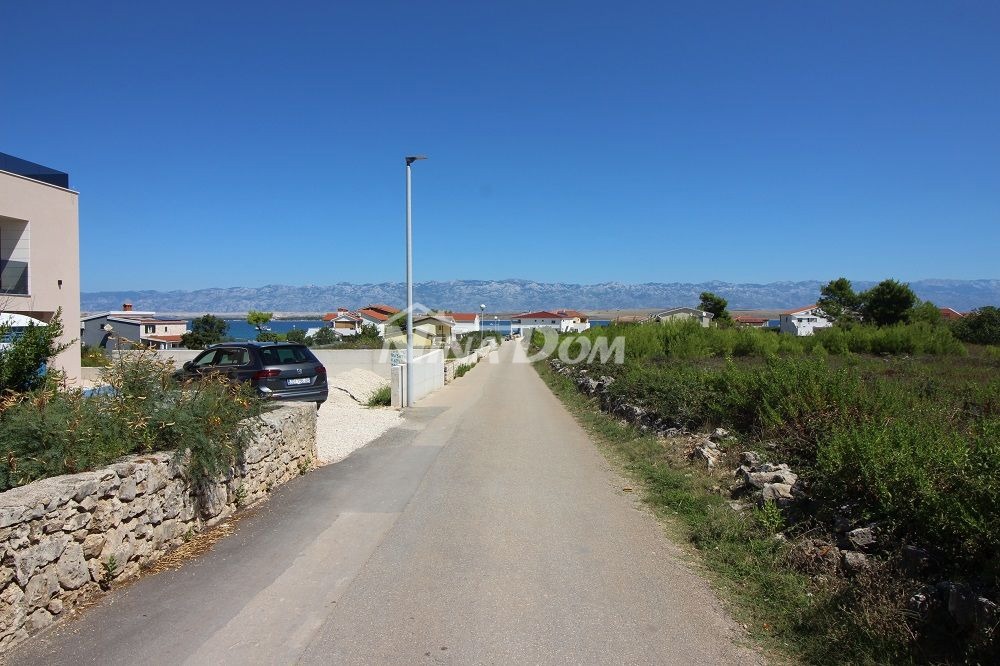 Casa a un piano vicino al mare con ampio giardino.