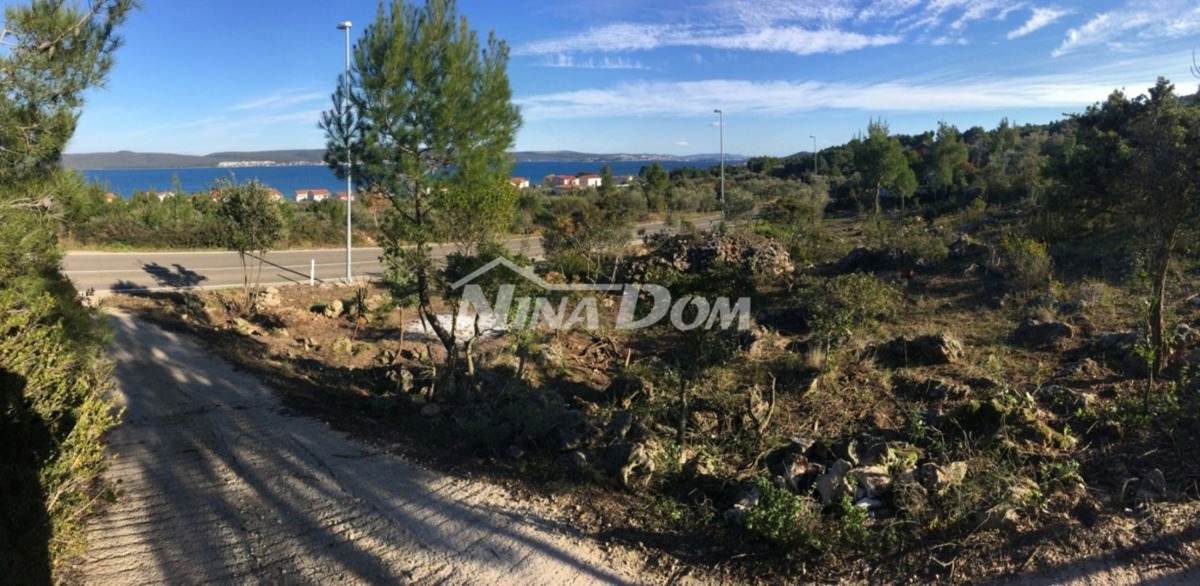 Il terreno a Radjevin è in vendita - ideale per investimento a 300 metri dalla spiaggia