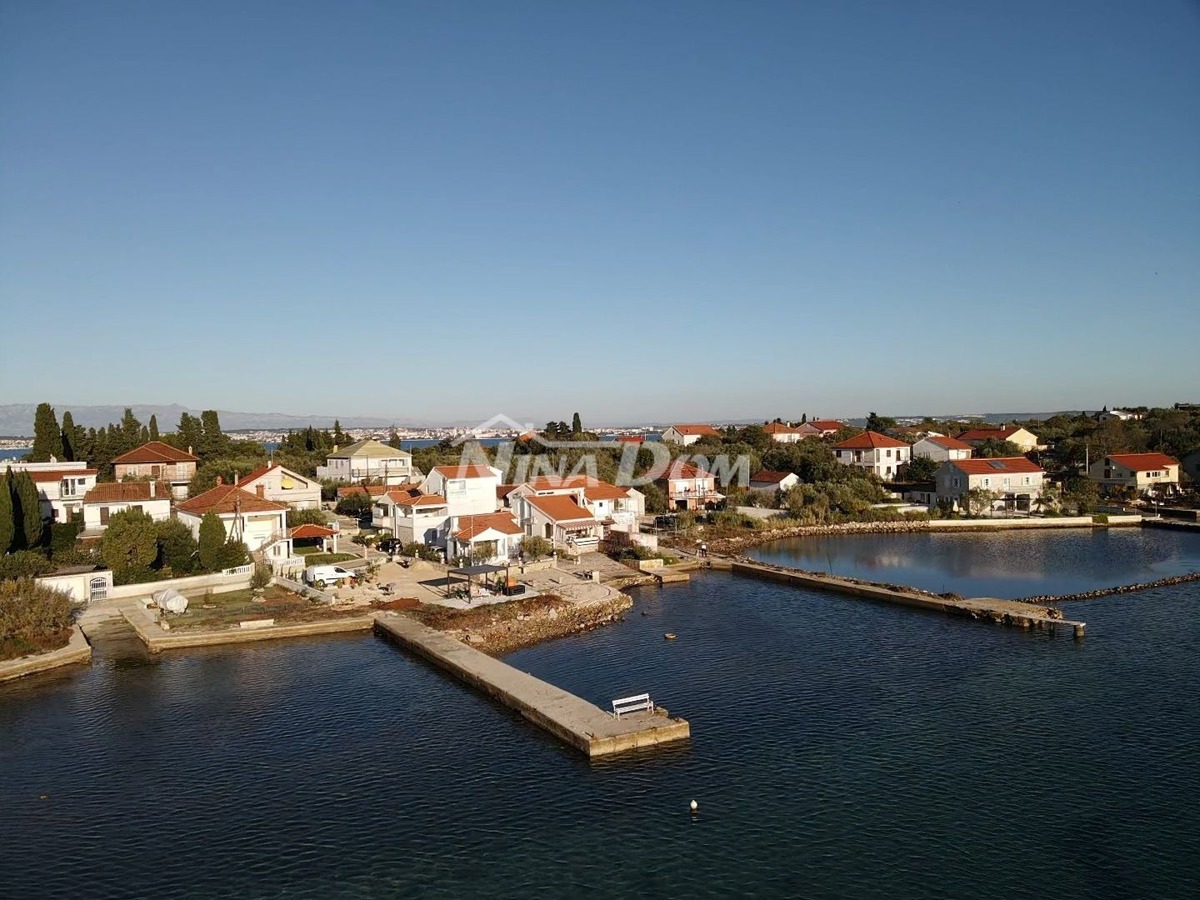 1. Fila di case Sutomišćica-isola di Ugljan