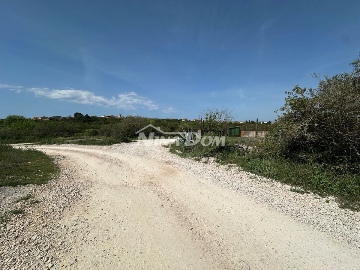 Terreno nella zona MR a Bokanjac, Zara – con uliveto  Češki (Čeština):