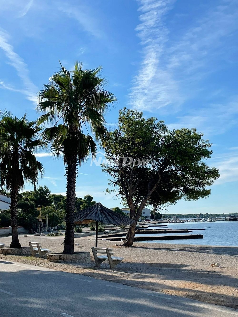 lato sud dell'isola di Vir, a 100 metri dal mare.