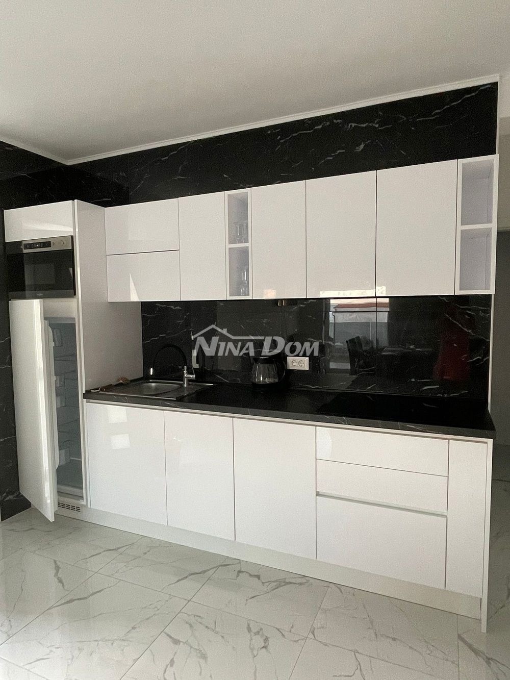 lato sud dell'isola di Vir, a 100 metri dal mare.